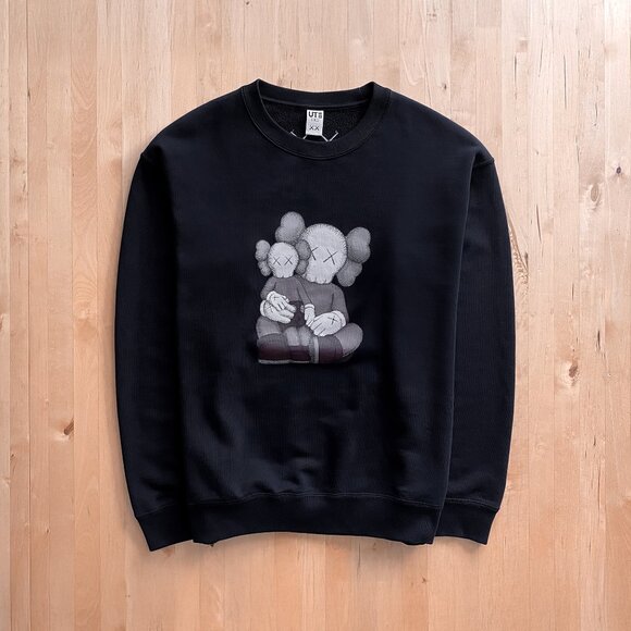 Uniqlo x KAWS Crewneck Sweatshirt Men's Medium - Picture 1 of 4